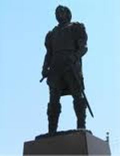 Alvarez de Pineda Statue
