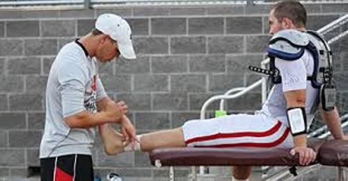 8 Facts about Athletic Trainers | Fact File
